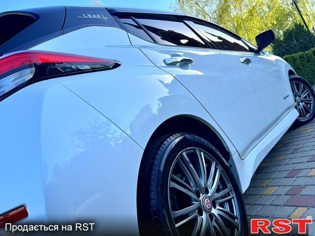 Белый Ниссан Лиф, объемом двигателя 0 л и пробегом 77 тыс. км за 12500 $, фото 7 на Automoto.ua