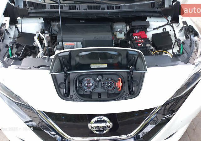 Белый Ниссан Лиф, объемом двигателя 0 л и пробегом 82 тыс. км за 15600 $, фото 26 на Automoto.ua