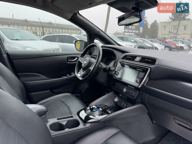 Белый Ниссан Лиф, объемом двигателя 0 л и пробегом 157 тыс. км за 11700 $, фото 4 на Automoto.ua