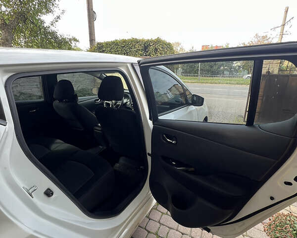 Білий Ніссан Ліф, об'ємом двигуна 0 л та пробігом 57 тис. км за 13750 $, фото 8 на Automoto.ua