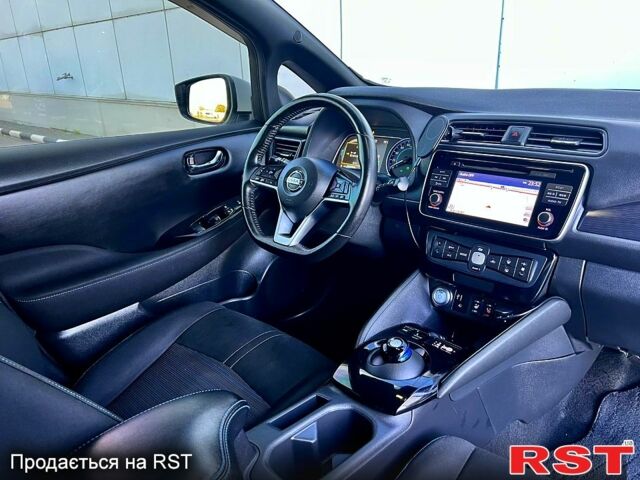 Белый Ниссан Лиф, объемом двигателя 0 л и пробегом 77 тыс. км за 12500 $, фото 12 на Automoto.ua