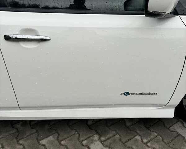 Белый Ниссан Лиф, объемом двигателя 0 л и пробегом 116 тыс. км за 11800 $, фото 35 на Automoto.ua