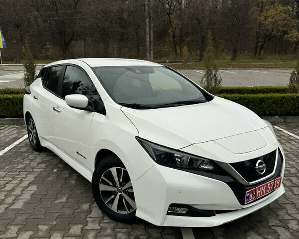 Белый Ниссан Лиф, объемом двигателя 0 л и пробегом 116 тыс. км за 11800 $, фото 8 на Automoto.ua