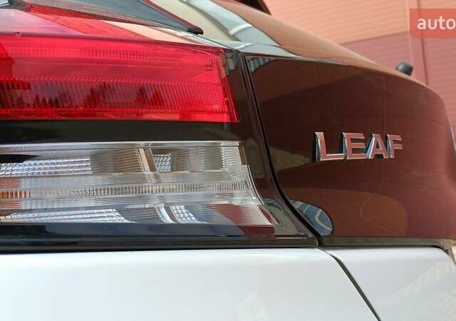 Белый Ниссан Лиф, объемом двигателя 0 л и пробегом 75 тыс. км за 11999 $, фото 15 на Automoto.ua