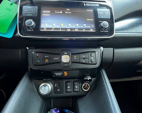 Білий Ніссан Ліф, об'ємом двигуна 0 л та пробігом 45 тис. км за 15500 $, фото 13 на Automoto.ua