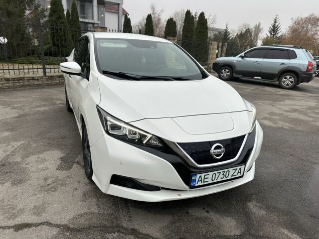 Білий Ніссан Ліф, об'ємом двигуна 0 л та пробігом 37 тис. км за 12500 $, фото 2 на Automoto.ua