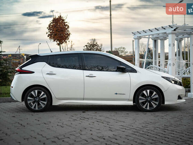 Белый Ниссан Лиф, объемом двигателя 0 л и пробегом 108 тыс. км за 13900 $, фото 3 на Automoto.ua