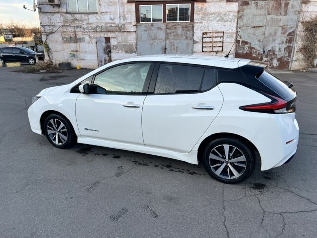 Белый Ниссан Лиф, объемом двигателя 0 л и пробегом 93 тыс. км за 12900 $, фото 5 на Automoto.ua