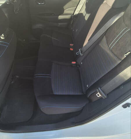 Білий Ніссан Ліф, об'ємом двигуна 0 л та пробігом 192 тис. км за 10800 $, фото 7 на Automoto.ua