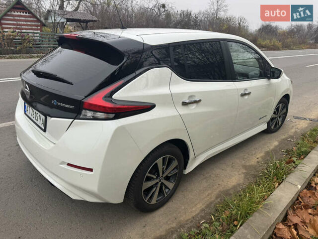 Белый Ниссан Лиф, объемом двигателя 0 л и пробегом 128 тыс. км за 10300 $, фото 6 на Automoto.ua