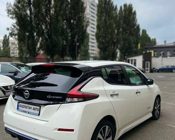 Белый Ниссан Лиф, объемом двигателя 0 л и пробегом 83 тыс. км за 12799 $, фото 10 на Automoto.ua