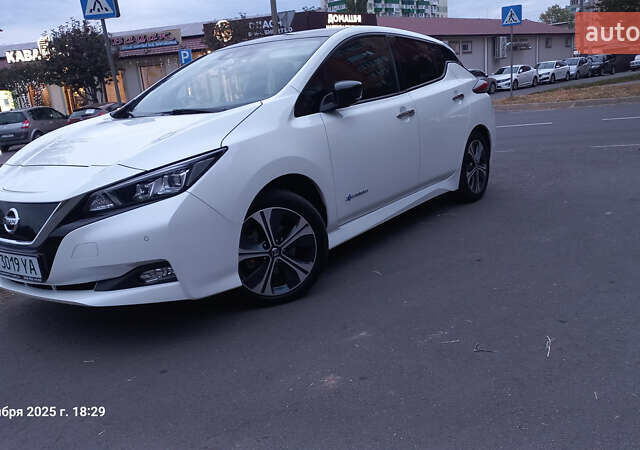 Белый Ниссан Лиф, объемом двигателя 0 л и пробегом 82 тыс. км за 15600 $, фото 10 на Automoto.ua