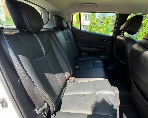 Белый Ниссан Лиф, объемом двигателя 0 л и пробегом 34 тыс. км за 13800 $, фото 25 на Automoto.ua