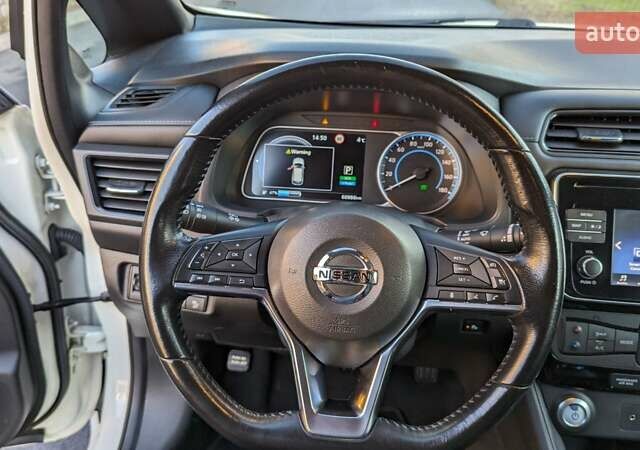 Белый Ниссан Лиф, объемом двигателя 0 л и пробегом 60 тыс. км за 14900 $, фото 33 на Automoto.ua