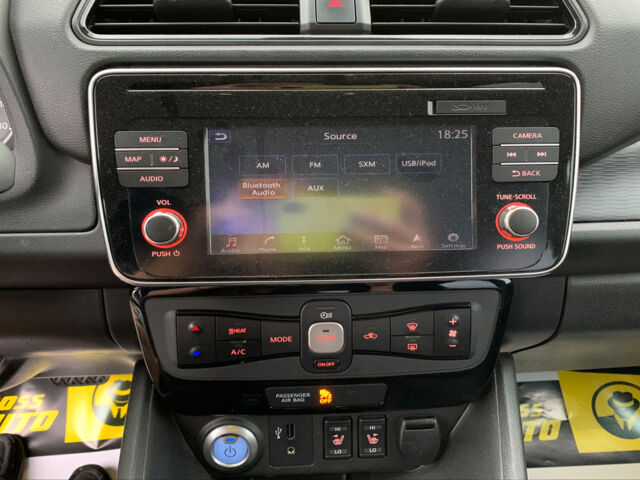 Білий Ніссан Ліф, об'ємом двигуна 40 л та пробігом 80 тис. км за 12800 $, фото 11 на Automoto.ua