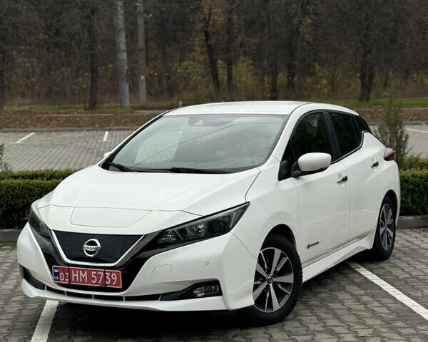 Белый Ниссан Лиф, объемом двигателя 0 л и пробегом 116 тыс. км за 11800 $, фото 1 на Automoto.ua