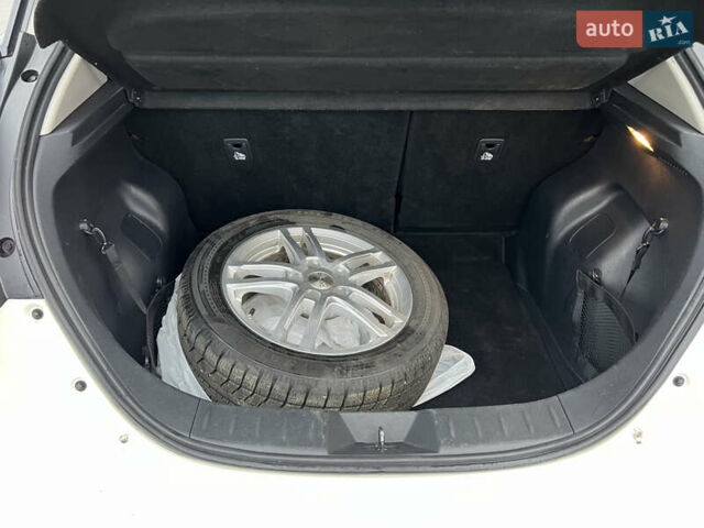 Белый Ниссан Лиф, объемом двигателя 0 л и пробегом 96 тыс. км за 13500 $, фото 29 на Automoto.ua