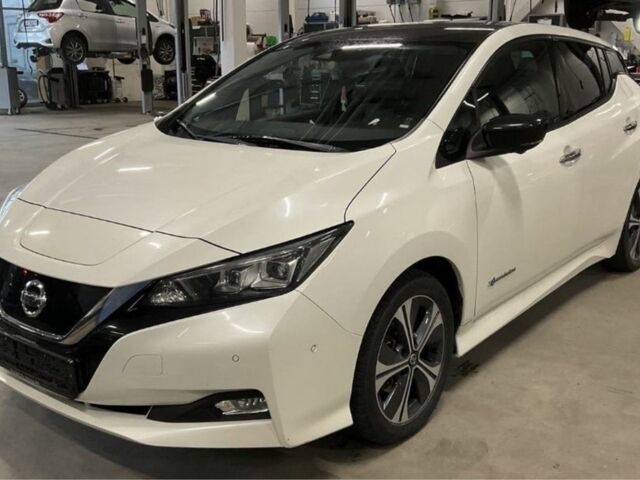 Білий Ніссан Ліф, об'ємом двигуна 0 л та пробігом 124 тис. км за 12500 $, фото 3 на Automoto.ua