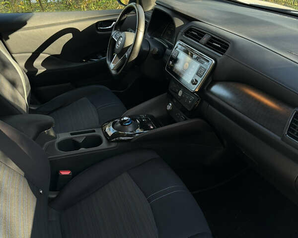 Белый Ниссан Лиф, объемом двигателя 0 л и пробегом 116 тыс. км за 11800 $, фото 60 на Automoto.ua