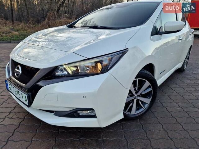 Белый Ниссан Лиф, объемом двигателя 0 л и пробегом 129 тыс. км за 10500 $, фото 1 на Automoto.ua