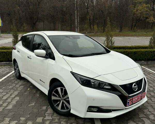 Белый Ниссан Лиф, объемом двигателя 0 л и пробегом 116 тыс. км за 11800 $, фото 6 на Automoto.ua