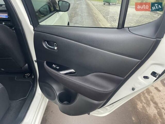 Белый Ниссан Лиф, объемом двигателя 0 л и пробегом 108 тыс. км за 12700 $, фото 24 на Automoto.ua