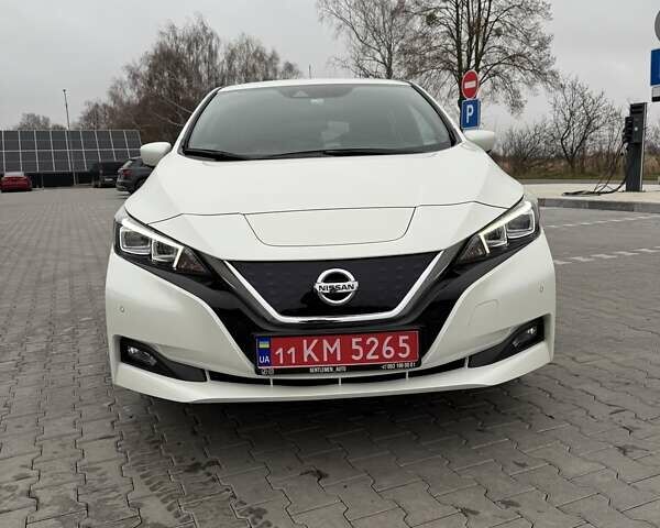 Белый Ниссан Лиф, объемом двигателя 0 л и пробегом 92 тыс. км за 12500 $, фото 2 на Automoto.ua