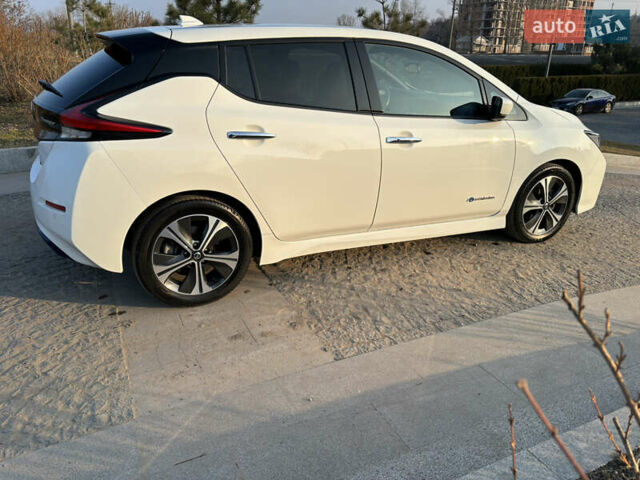 Белый Ниссан Лиф, объемом двигателя 0 л и пробегом 140 тыс. км за 13850 $, фото 5 на Automoto.ua