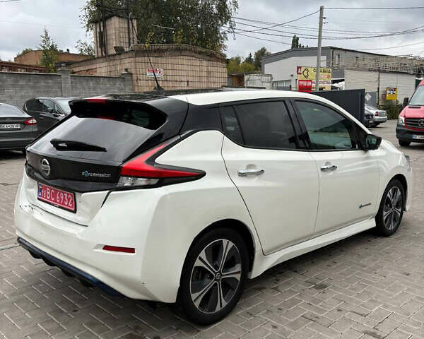 Білий Ніссан Ліф, об'ємом двигуна 0 л та пробігом 150 тис. км за 10400 $, фото 5 на Automoto.ua