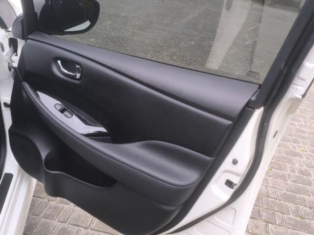 Белый Ниссан Лиф, объемом двигателя 0 л и пробегом 101 тыс. км за 12800 $, фото 6 на Automoto.ua