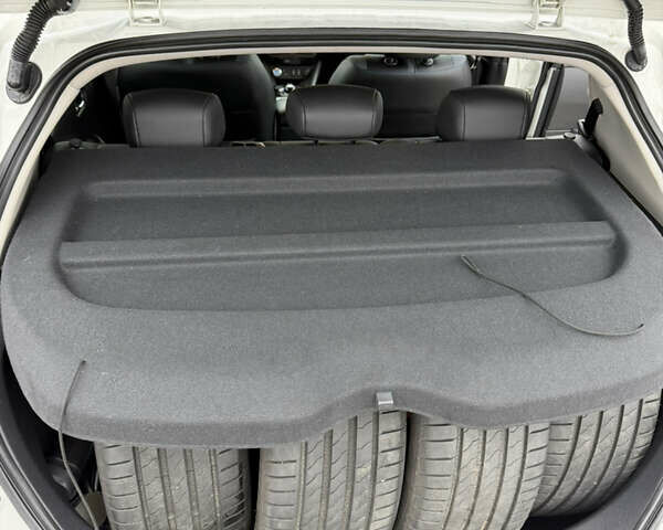 Белый Ниссан Лиф, объемом двигателя 0 л и пробегом 164 тыс. км за 11300 $, фото 29 на Automoto.ua