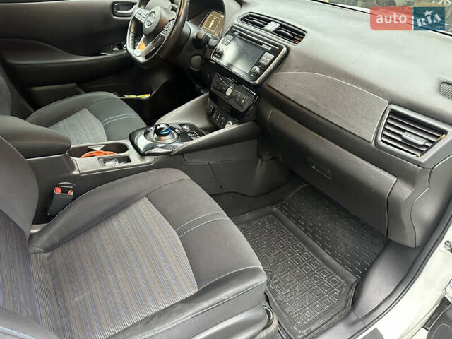 Белый Ниссан Лиф, объемом двигателя 0 л и пробегом 37 тыс. км за 12700 $, фото 21 на Automoto.ua