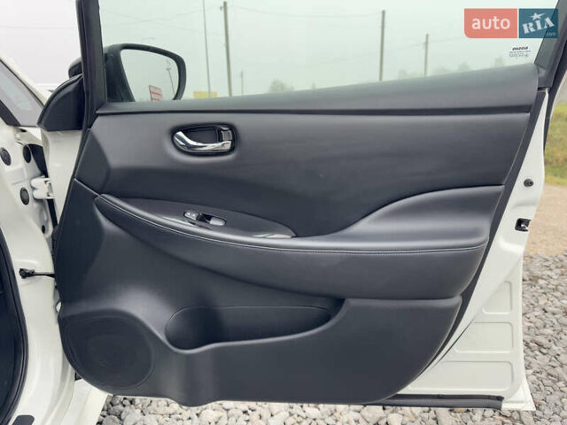 Белый Ниссан Лиф, объемом двигателя 0 л и пробегом 157 тыс. км за 11700 $, фото 36 на Automoto.ua