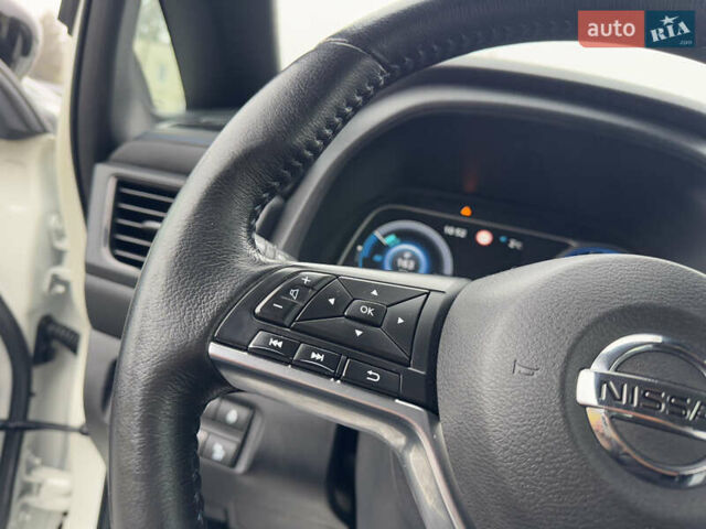 Белый Ниссан Лиф, объемом двигателя 0 л и пробегом 157 тыс. км за 11700 $, фото 56 на Automoto.ua