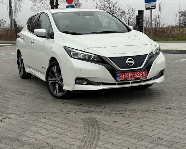 Белый Ниссан Лиф, объемом двигателя 0 л и пробегом 92 тыс. км за 12500 $, фото 4 на Automoto.ua