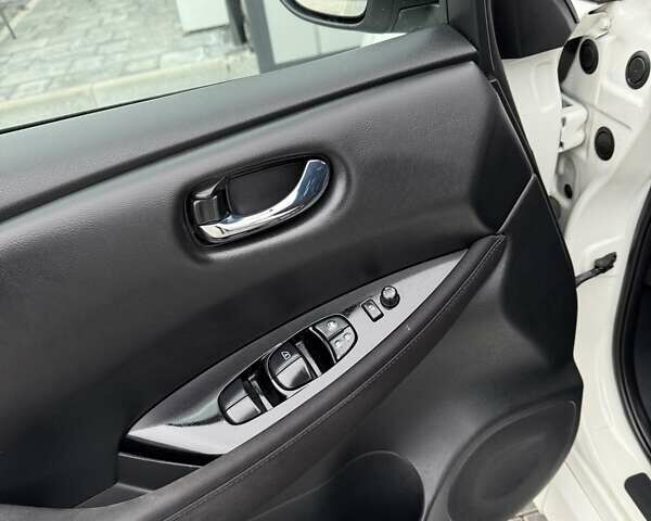 Белый Ниссан Лиф, объемом двигателя 0 л и пробегом 92 тыс. км за 12500 $, фото 14 на Automoto.ua