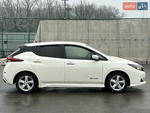 Белый Ниссан Лиф, объемом двигателя 0 л и пробегом 96 тыс. км за 13500 $, фото 3 на Automoto.ua