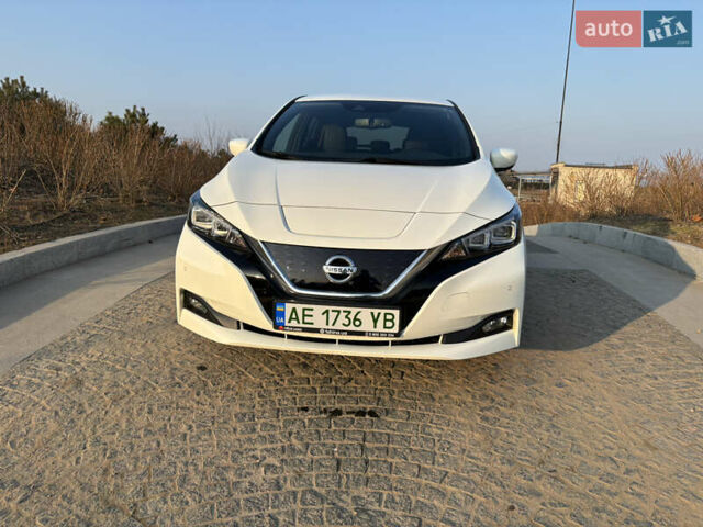 Белый Ниссан Лиф, объемом двигателя 0 л и пробегом 140 тыс. км за 13850 $, фото 3 на Automoto.ua