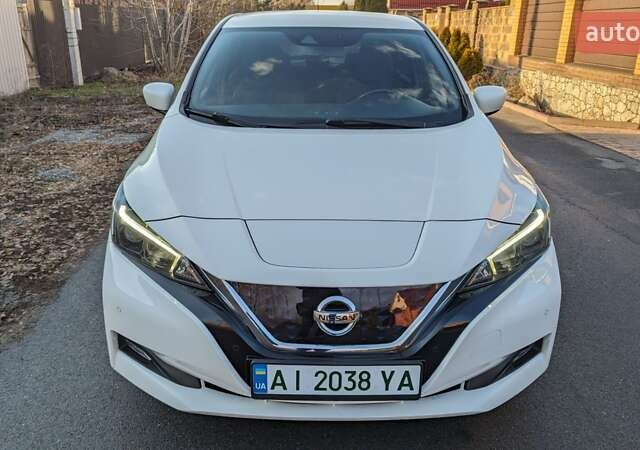 Белый Ниссан Лиф, объемом двигателя 0 л и пробегом 60 тыс. км за 14900 $, фото 1 на Automoto.ua