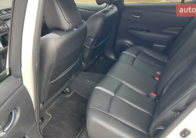 Белый Ниссан Лиф, объемом двигателя 0 л и пробегом 114 тыс. км за 12950 $, фото 15 на Automoto.ua