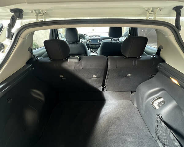 Білий Ніссан Ліф, об'ємом двигуна 0 л та пробігом 57 тис. км за 13750 $, фото 11 на Automoto.ua