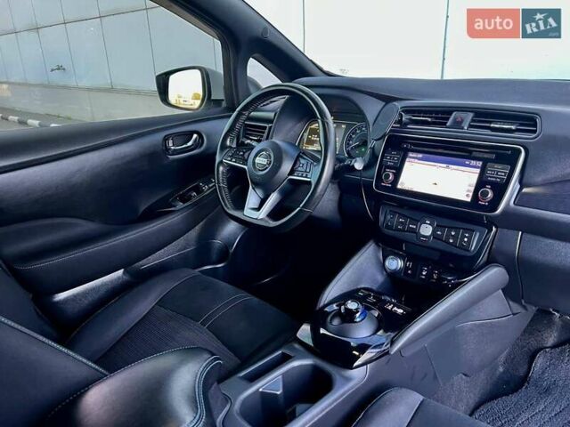 Белый Ниссан Лиф, объемом двигателя 0 л и пробегом 77 тыс. км за 12500 $, фото 18 на Automoto.ua