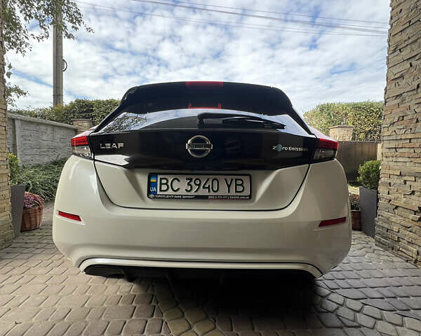 Білий Ніссан Ліф, об'ємом двигуна 0 л та пробігом 57 тис. км за 13750 $, фото 3 на Automoto.ua