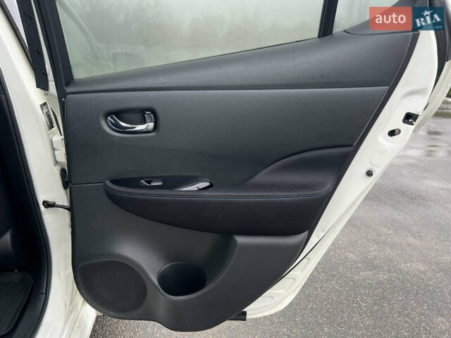 Белый Ниссан Лиф, объемом двигателя 0 л и пробегом 96 тыс. км за 13500 $, фото 14 на Automoto.ua