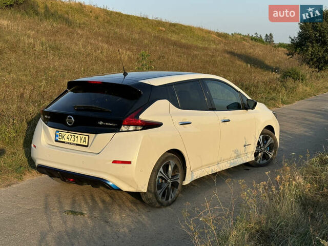 Белый Ниссан Лиф, объемом двигателя 0 л и пробегом 200 тыс. км за 12000 $, фото 2 на Automoto.ua