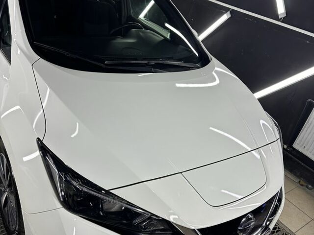 Белый Ниссан Лиф, объемом двигателя 0 л и пробегом 103 тыс. км за 11000 $, фото 4 на Automoto.ua