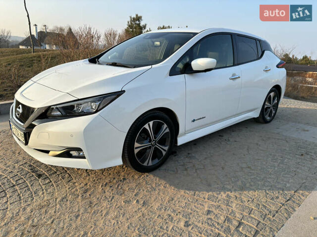 Белый Ниссан Лиф, объемом двигателя 0 л и пробегом 140 тыс. км за 13850 $, фото 6 на Automoto.ua