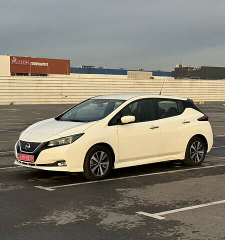 Белый Ниссан Лиф, объемом двигателя 0 л и пробегом 50 тыс. км за 12800 $, фото 4 на Automoto.ua