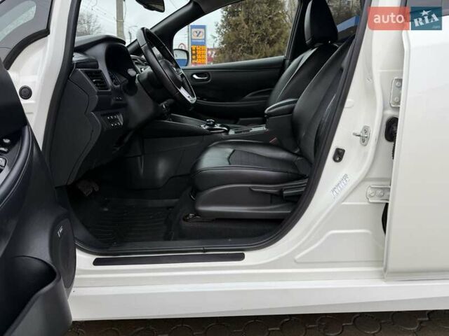 Белый Ниссан Лиф, объемом двигателя 0 л и пробегом 82 тыс. км за 13999 $, фото 52 на Automoto.ua