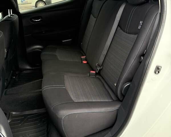 Белый Ниссан Лиф, объемом двигателя 0 л и пробегом 92 тыс. км за 12500 $, фото 21 на Automoto.ua